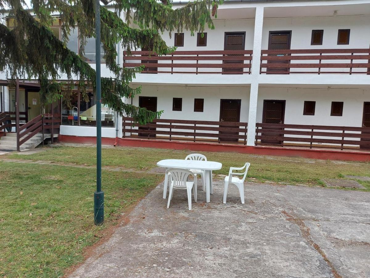 Beach Club Panzio Es Camping Aparthotel ซามาร์ดี ภายนอก รูปภาพ